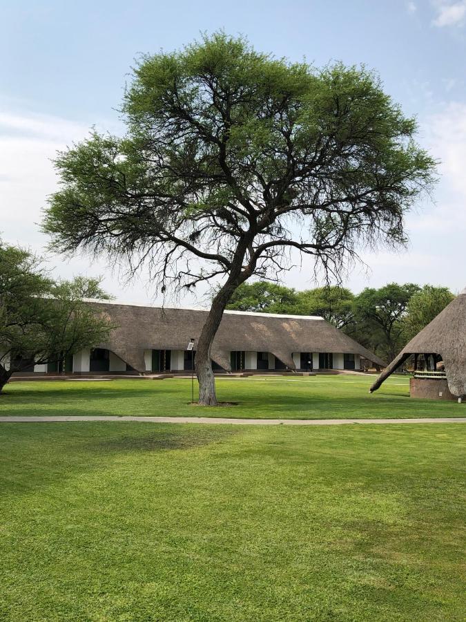 Okahandja Country Hotel Bagian luar foto