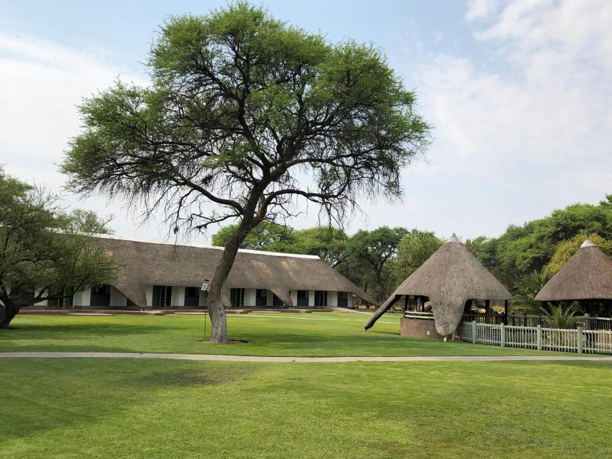 Okahandja Country Hotel Bagian luar foto