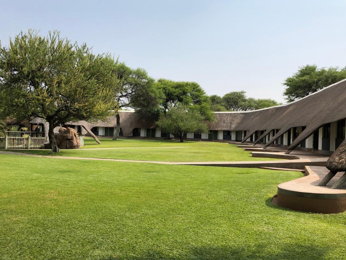 Okahandja Country Hotel Bagian luar foto