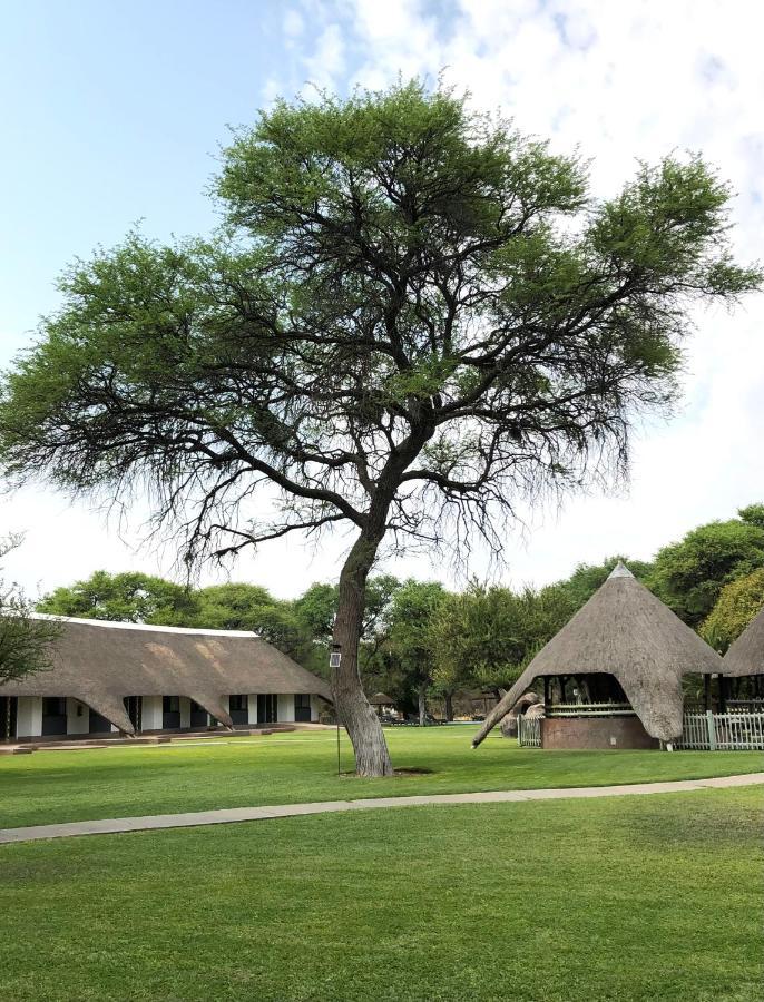Okahandja Country Hotel Bagian luar foto