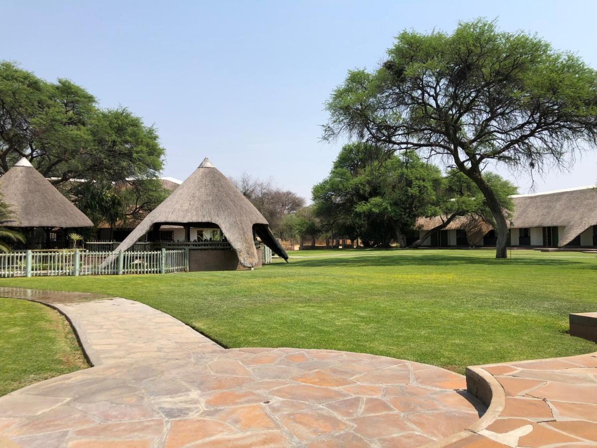 Okahandja Country Hotel Bagian luar foto