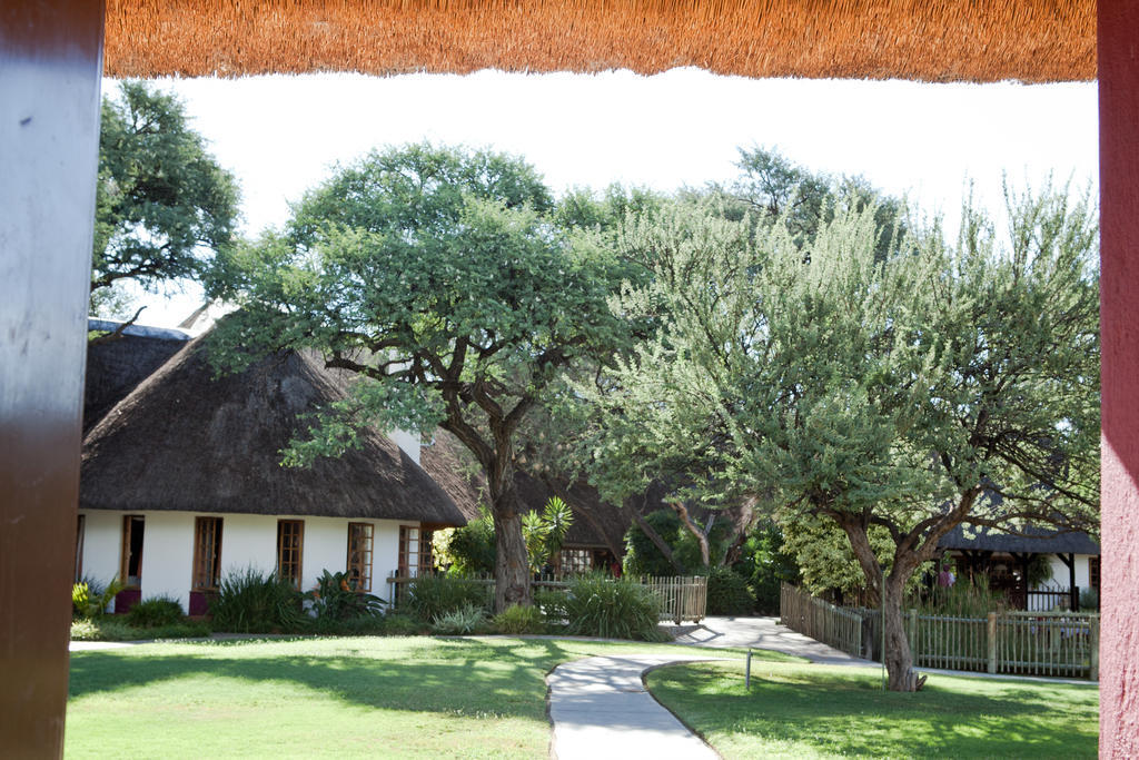 Okahandja Country Hotel Bagian luar foto