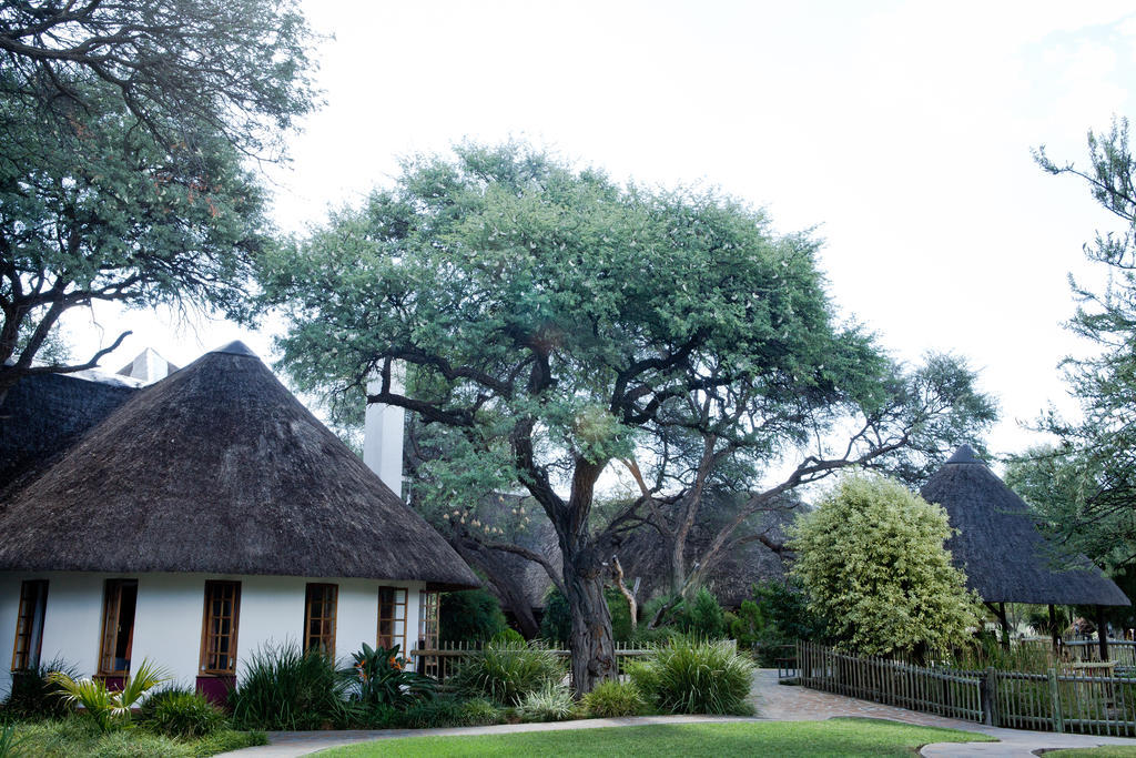 Okahandja Country Hotel Bagian luar foto