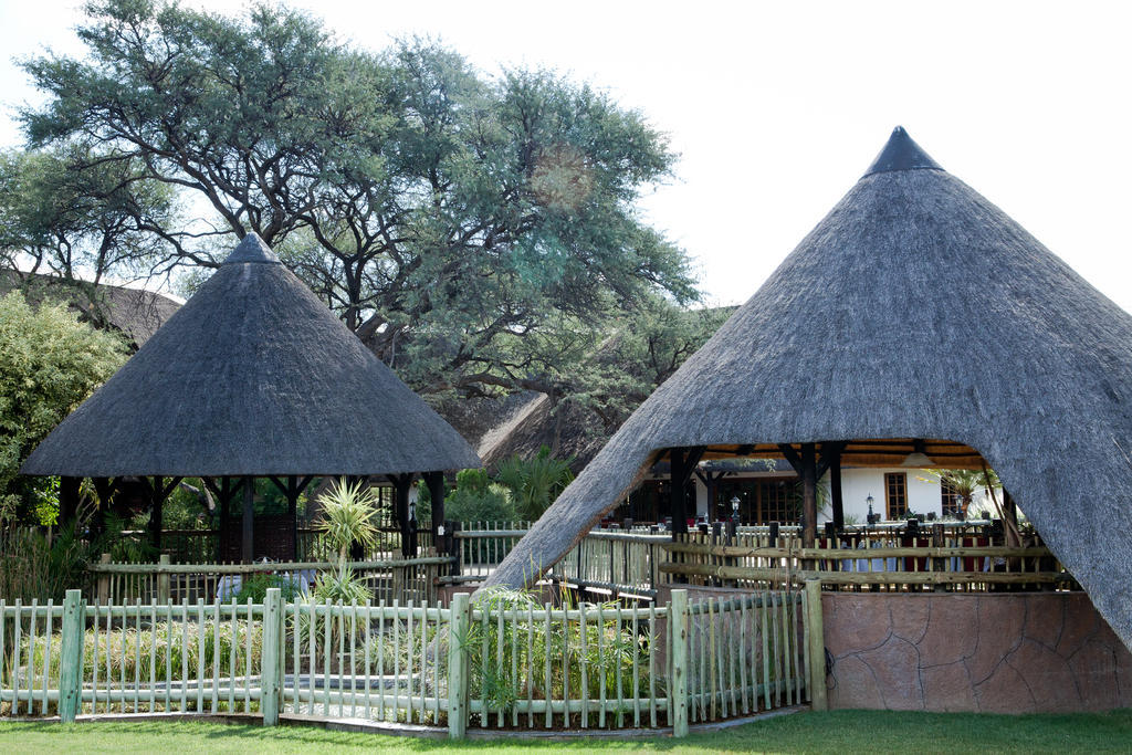 Okahandja Country Hotel Bagian luar foto