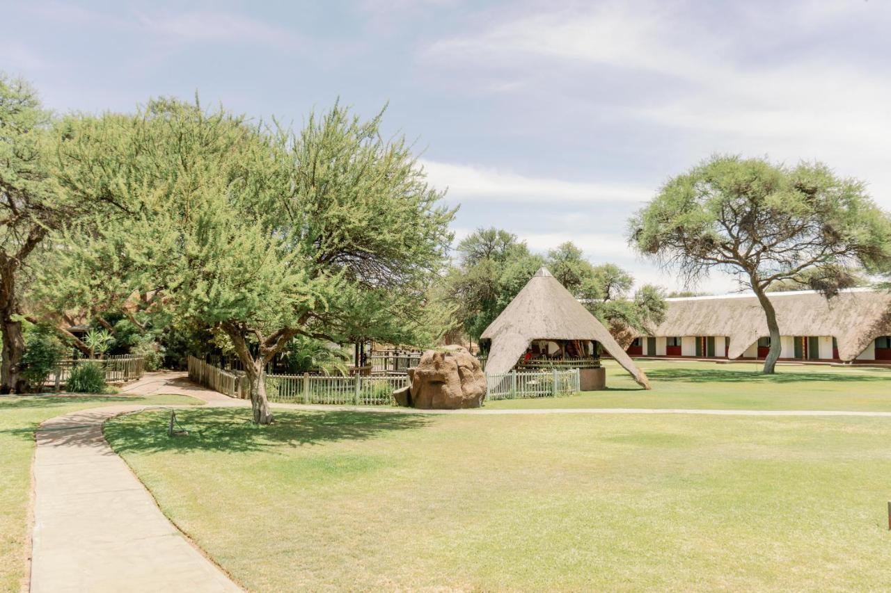 Okahandja Country Hotel Bagian luar foto