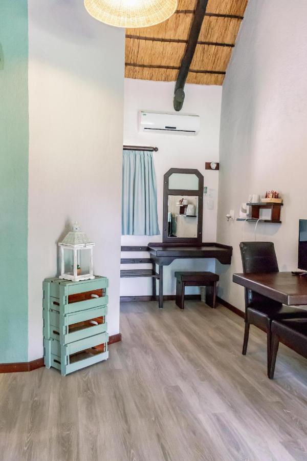 Okahandja Country Hotel Bagian luar foto