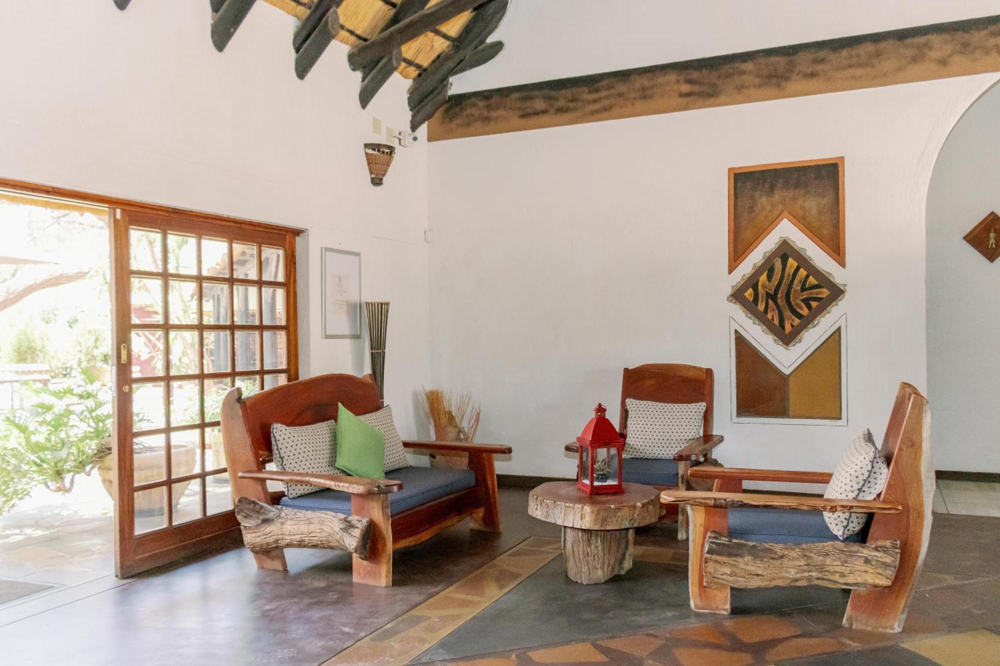 Okahandja Country Hotel Bagian luar foto